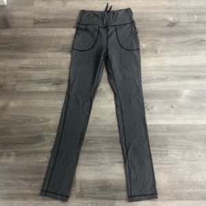 Lululemon skinny will black and white woven print